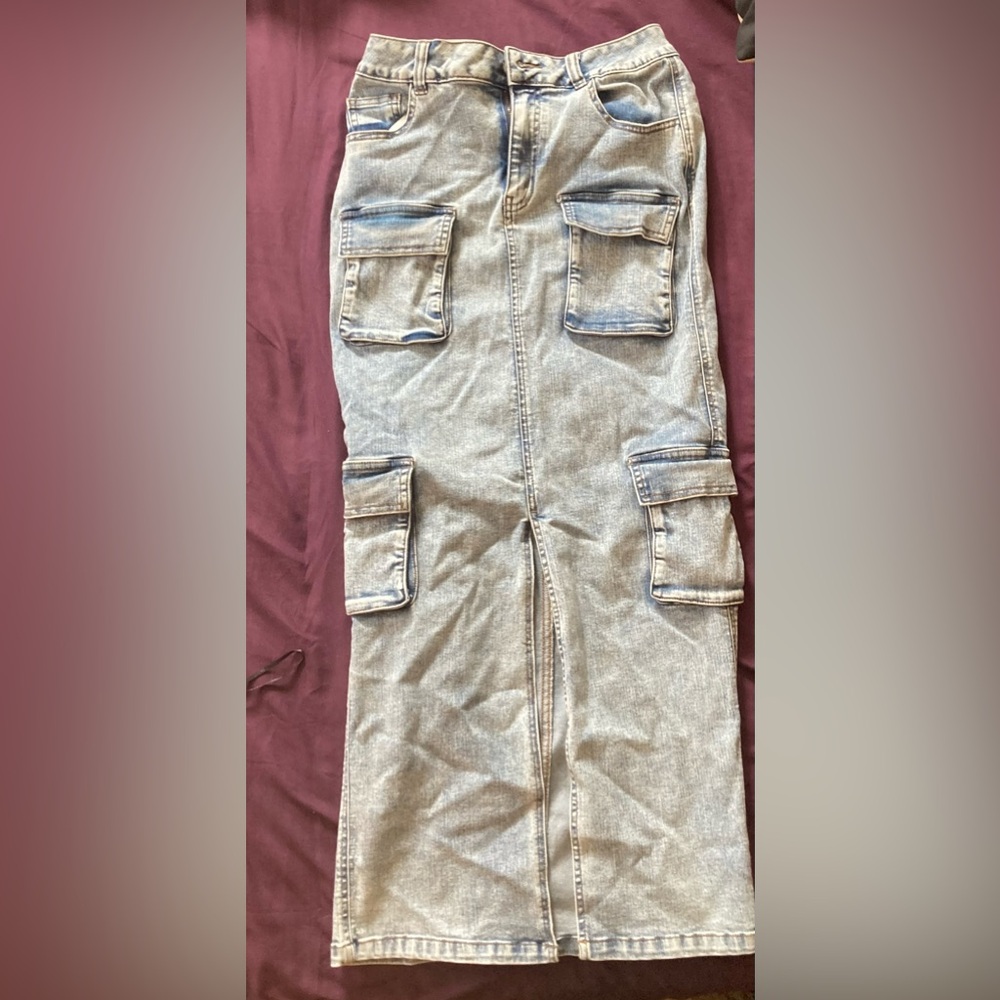 Long Light blue cargo skirt with dark wash outline and split at front in middle